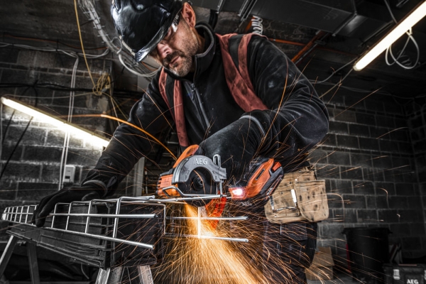 Schick24-Baumarkt.de - AEG Brushless Trennschleifer Multi-Metarial  